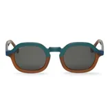 Lentes de sol Mr Boho modelo El Patio, con montura redonda de acetato en dos tonos: verde en la parte superior y marrón en la inferior. Patillas marrones y lentes grises.