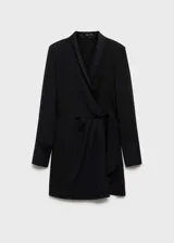 Minivestido negro con escote en V cruzado, mangas largas y lazo en la cintura.