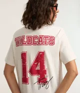 Remera blanca de algodón con estampa roja de East High School, el logo de los Wildcats y la leyenda 'Class of 2008'.