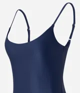 Enterito deportivo azul marino de microfibra sin estampa, con breteles ajustables y copas.