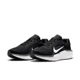 Championes de running Nike Winflo 11, color negro con detalles en blanco y gris.