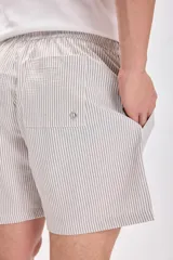 Short de baño corto con rayas verticales en tonos beige y blanco, con cintura elástica ajustable con cordón.