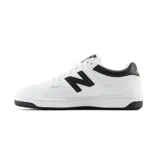 Championes New Balance BB 480 de cuero blanco y negro, inspirados en el baloncesto de los años 80, con plantilla Ortholite acolchada y cuello acolchado para mayor comodidad.