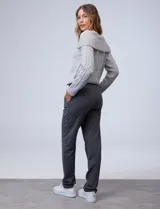 Pantalón jogger negro de algodón con pretina elastizada.