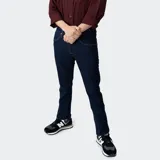 Pantalón de jean Wrangler corte slim, color azul oscuro.