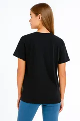 Remera negra de algodón con cuello redondo y mangas cortas. Estampado frontal con un corazón rojo atravesado por un rayo, tigres y la frase "Let It Rock".