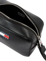 Bandolera negra de Tommy Jeans con correa ajustable, logo de la marca en el frente y cierre superior.