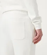 Pantalón de jogging azul eléctrico, con cintura elástica ajustable con cordón, bolsillos laterales y puños elásticos.