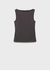 Top marrón de cuello barco y tirantes anchos, de tejido elástico y diseño entallado.