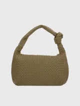 Cartera Hush Puppies modelo Brann Hobo, color verde oliva, con diseño tejido y asa corta con nudo.