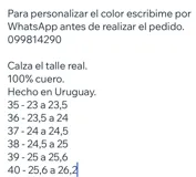 Mocasines de cuero negro con cordones finos y suela plana.