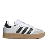 Championes Adidas Samba XLG de cuero blanco con detalles en negro y marrón.