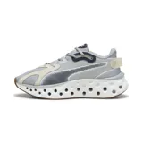Zapatillas de running gris con diseño moderno y cómodo, ideal para entrenamiento.
