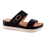 Sandalias con plataforma color marrón con tiras anchas en color dorado y hebilla decorativa.