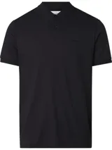 Chomba negra de algodón con cuello mao, manga corta, cartera con dos botones y parche con micro logo en la parte delantera.