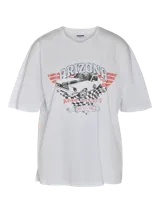 Camiseta blanca de algodón con estampado vintage de un auto de carreras con la leyenda "Arizona Keep Moving Custom Made".