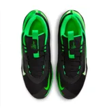 Zapatillas de baloncesto Nike G.T. Jump Academy, color negro con detalles en verde y blanco. Presentan el logo de Nike en el lateral y suela de goma.