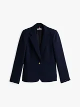 Americana azul marino de crepé con corte slim, solapas con muescas, botonadura sencilla con cierre de botón, dos bolsillos de ojal en la cintura, detalles distintivos de Tommy Hilfiger y logo esmaltado de Tommy Hilfiger en el puño.