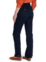 Pantalón de jean RKF modelo Noa, estilo cargo, color azul oscuro, de tiro alto y corte recto. Confeccionado en algodón orgánico con tecnología Natural Flex.