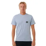 Remera celeste de manga corta con cuello redondo y bolsillo en el pecho con etiqueta de la marca Rip Curl.