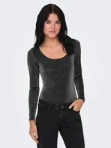 Body negro con glitter plateado, de manga larga y escote redondo.