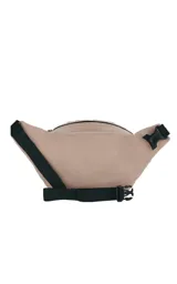 Riñonera JanSport Fifth Avenue negra con estampado de rayos blancos.