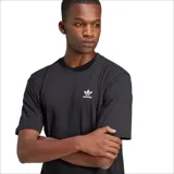 Remera Adidas de algodón color negro, corte clásico, cuello redondo y logo del trifolio bordado en el pecho.