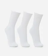 Kit de tres pares de medias deportivas largas de algodón blanco.