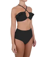 Top de bikini bandeau negro con breteles finos cruzados en la espalda y volados en los hombros.