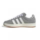 Championes Adidas Campus 00s grises de gamuza con las tres tiras blancas y suela color caramelo.