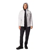 Campera Columbia modelo Arctic Crest, color blanco, con capucha y cierre frontal completo. Cuenta con tecnología Omni-Heat™ Arctic para mayor abrigo y Omni-Shield™ para repeler la humedad.