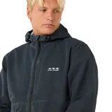 Campera negra con capucha, cierre frontal y logo estampado en el pecho.