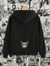 Canguro negro con capucha y bolsillo delantero, estampado con los personajes de Sanrio My Melody y Kuromi, y calaveras rosas.