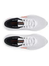 Championes Under Armour Charged Escape 4 para hombre, color blanco con detalles en negro y logo en naranja.