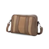 Bandolera rectangular color beige con paneles en diferentes tonos de marrón y beige. Tiene correa larga regulable, cierre superior y bolsillo trasero.