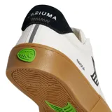 Championes de skate Cariuma Naioca, color blanco con logo negro y suela marrón.