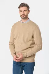 Buzo de lana azul con escote redondo y diseño clásico de tejido.