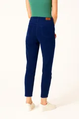 Pantalón de pana azul marino, de corte recto y tiro alto.