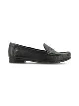 Mocasín de cuero graneado color negro, con forro y plantilla de cuero, y suela de goma.