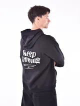 Buzo hoodie negro con bolsillo canguro y cordones ajustables. Estampado con la frase "YOU DON'T HAVE TO BE PERFECT TO START" en el pecho.