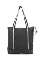 Cartera tipo shopper azul con diseño capitoneado y base negra. Tiene correas bitono, cierre de nylon con tirador textil, logo metálico, bolsillos interiores y compartimento acolchado para laptop.