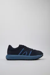 Championes Camper modelo Path, color azul marino con detalles en azul más claro. Diseño con cordones y suela gruesa.