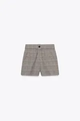 Bermudas de tiro alto con estampado de cuadros grises y blancos.