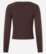 Blusa manga larga color marrón confeccionada en rib con detalle de encaje en el escote. Escote en U.