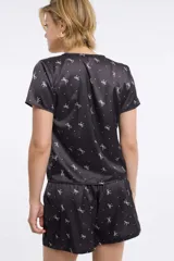 Top de pijama con estampado de leopardo, escote en V y nudo frontal.