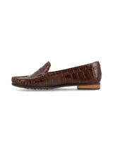 Mocasín Galgo de cuero color marrón, con costuras rojas y detalle de remache metálico con el logo de la marca.