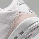 Championes de caña media Jordan 3 Retro Pure Money, color blanco con detalles en gris claro y suela blanca.