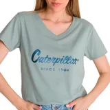 Remera blanca de algodón y poliéster reciclado, con cuello en V y logo de Caterpillar estampado en plateado en el pecho.