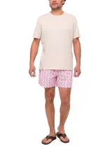 Short de baño celeste con estampado de ballenas en azul y gris. Tiene cintura elástica con cordón ajustable y bolsillos laterales.