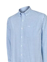 Camisa de manga larga para hombre, de corte regular fit, con cuello abotonado (button-down) y estampado a cuadros (vichy) en tonos de azul claro, azul medio y azul oscuro/violeta.